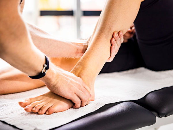 Enkelpijn en behandeling door fysiotherapeut
